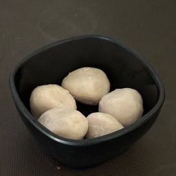 เพิิ่มลูกชิ้นหมูลวก 5 ลูก