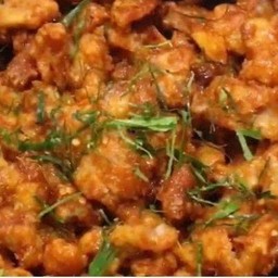 ผัดพริกแกงไก่กรอบ ราดข้าว