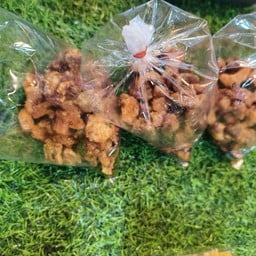 จิ๋มหวาน-ไท ไท ตลาดเลียบรถไฟบางปะอิน