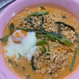 มาม่าใส่ไข่ + หมูสับ