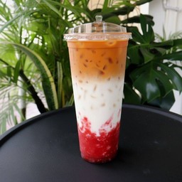 ชาไทยสตรอเบอรี่นมสด