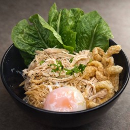 เส้นคลุกไก่ฉีก
