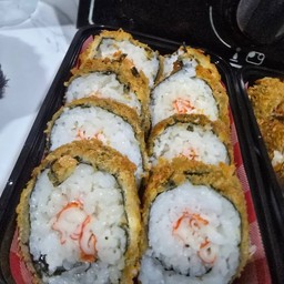 ซูชิทอดไส้ ปูอัดน้ำสลัด