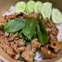 ข้าวกระเพราหมูชิ้น