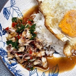 ผัดกะเพราหนวดปลาหมึก