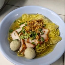 เฮียฮั้วบะหมี่เกี๊ยวปูหมูแดง