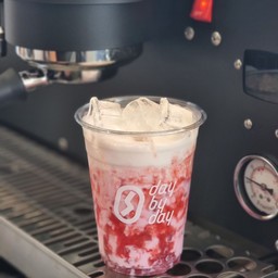 Strawberry Milk (นมสตอเบอรี่)