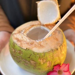 มะพร้าวน้ำหอม (เป็นลูก)