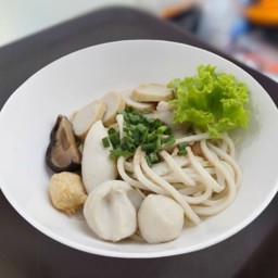 บะหมี่ลูกชิ้นปลาแต้จิ๋ว