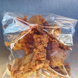 ไก่ทอดหาดใหญ่ หน้าหมู่บ้านเจริญทรัพย์