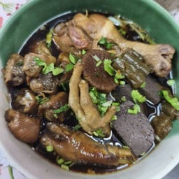 ก๋วยเตี๋ยวไก่มะระเด็กอ้วน ก๋วยเตี๋ยวไก่มะระเด็กอ้วน ( ตลาดริมเขาวินเทจ )