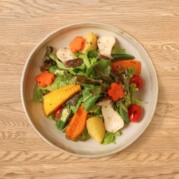 สลัดผักรวมมิตรย่าง