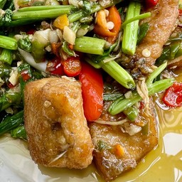 ปลากระพง ทอด ผัดฉ่า