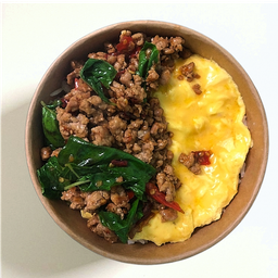 ข้าวไข่ข้น+ ผัดกะเพรา (ราดข้าว)