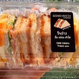 ไก่กรอบ +ไข่ดาว (ขนมปังโฮลวีท)