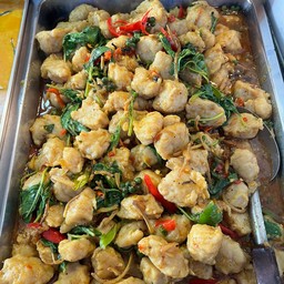 ผัดฉ่าลูกชิ้นปลา