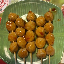 ลูกชิ้นหมูปิ้งทิพย์ 5 ไม้