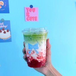 มัทฉะนมสดสตอเบอรี่