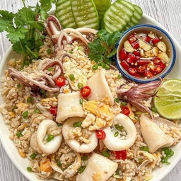 ข้าวผัดปลาหมึก