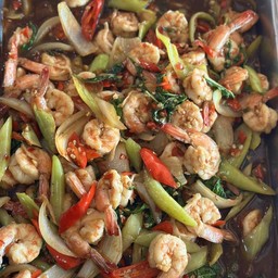 กะเพรากุ้งราดข้าว