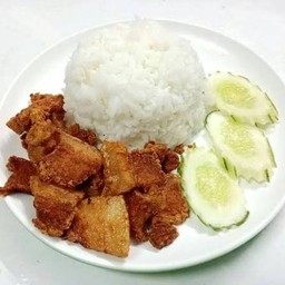 สามชั้นทอด ราดข้าว
