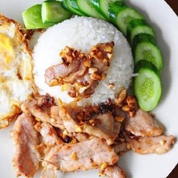 ข้าวทอดกระเทียม