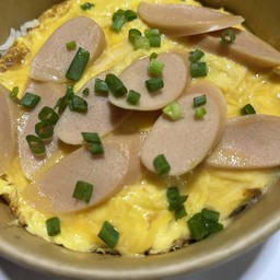 ข้าวไข่ข้นใส้กรอก