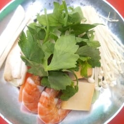 ร้านลาบหมูทอด ตลาดนัดหน้าบิ๊กซี(อ้อมค่าย)