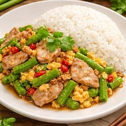 ข้าวถัวฝักยาวผัดไข่