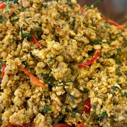 ผัดเผ็ดกระดูกอ่อนใบยี่หร่า