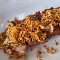 หมูสามชั้นทอดกระเทียม