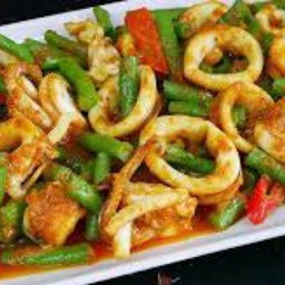 ผัดพริกแกงเป็นกับข้าว