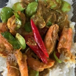 ร้านข้าวเหนียวหมูทอดฉึกฉึก