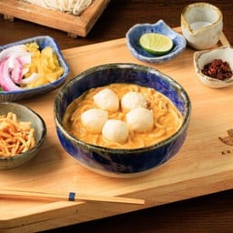 ข้าวซอยเส้นสดลูกชิ้นหมู