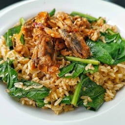 ข้าวผัดปลากระป๋อง