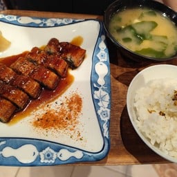 ปลาไหลญี่ปุ่นย่าง+ข้าว+ซุป