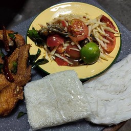 ปูปลาร้า+ไก่ทอด+ขนมจีน+ข้าวเหนียว1ห่อ(ราคาปกติ189)