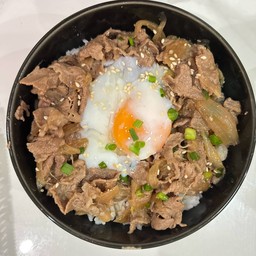 ข้าวหน้าเนื้อญี่ปุ่น