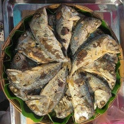 ยำขนมจีน เจ้เหมียว ตลาดเวิล์ดมาร์เก็ต