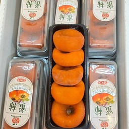 พลับแห้งกล่องขาวทรงโดนัท12แพ็ค/กล่อง