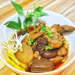 บุฟเฟ่ต์บอยก๋วยเตี๋ยวไก่มะระและข้าวมันไก่(ร้านอาหารอิสลาม)