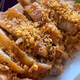 หมูสามชั้นทอดกระเทียม