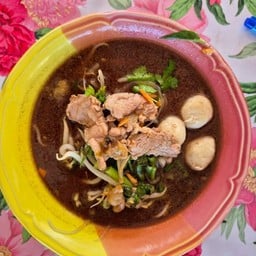 ครัวรวมสำราญ ก๋วยเตี๋ยว กะเพรา