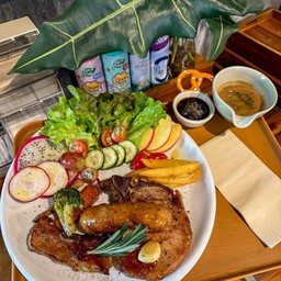 สเต๊กพอร์คช็อป+ไส้กรอกออริจินอล (Porkchop + Original Sausage)