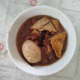 ไข่พะโล้เต้าหู้