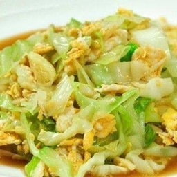 กะหล่ำปลีผัดไข่ ราดข้าว