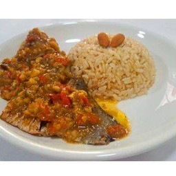 ข้าวกล้องปลากะพงราดพริก (คลีน) Brown rice Sea bass with chilli sweet & sour Sauce.