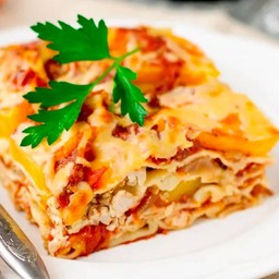 ลาซานญาพร้อมซอสโบโลเนสไก่