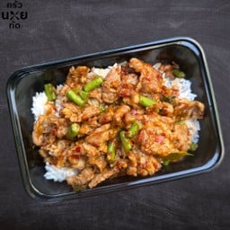 ผัดพริกแกงหมูชิ้น(หมูนุ่ม)ราดข้าว