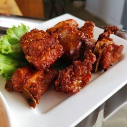 ซี่โครงหมูทอดกระเทียม